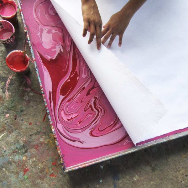 Handmarmoriertes-Geschenkpapier-Geschenkverpackung-Pink-Marble-Baumfrei-Paper-Mirchi-Handmade-3